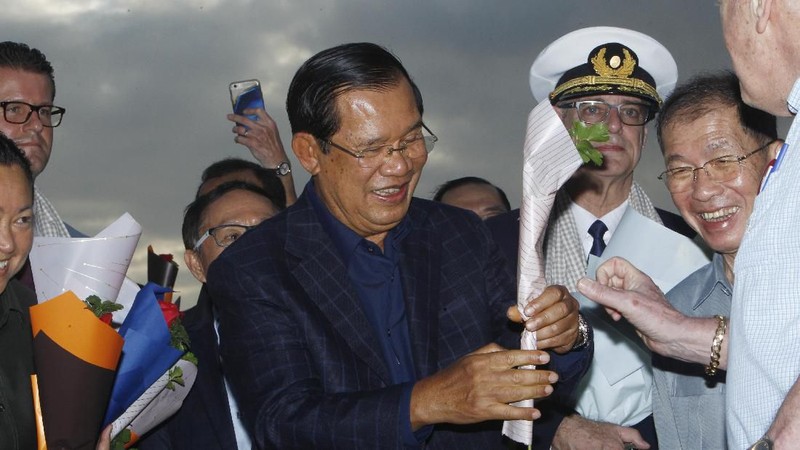 Kapal Westerdam terombang-ambing di laut selama dua minggu. Isu corona membuat kapal mewah ini tak bisa berlabuh.