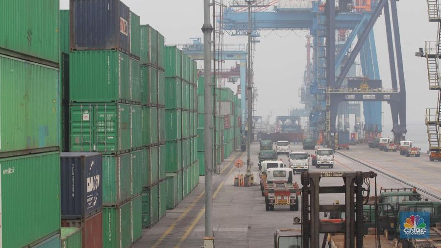 Jelang Rilis BPS Neraca Dagang RIyang Diramal Tekor US$ 152 Juta. (CNBC Indonesia/Muhammad Sabki)