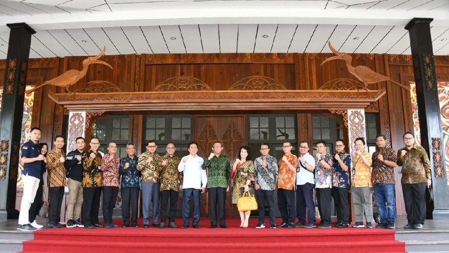 Bertempat di Pendopo Gubernur Kalimantan Barat, Gubernur Kalimantan Barat menerima Kepala BPH Migas M. Fanshurullah Asa bersama rombongan BPH Migas.