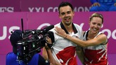Gabrielle Adcock dan Chris Adcock merupakan pasangan suami-istri asal Inggris yang berkarier sebagai ganda campuran di dunia bulutangkis. (Saeed KHAN / AFP)