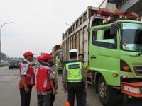 Truk Kegendutan Dilarang Melintas Jalan Tol Hutama Karya