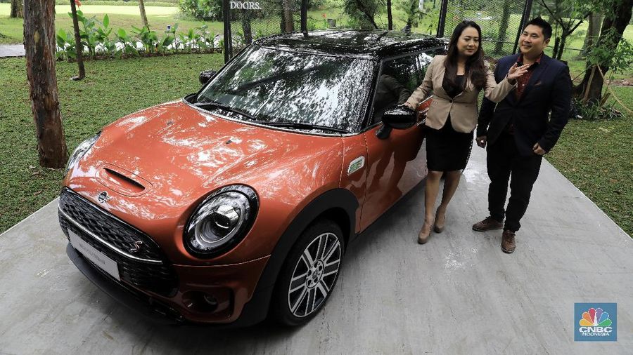 Mobil ikonik ini juga memiliki interior yang mewah dengan sistem transmisi baru dan berbagai penyempurnaan teknologi.