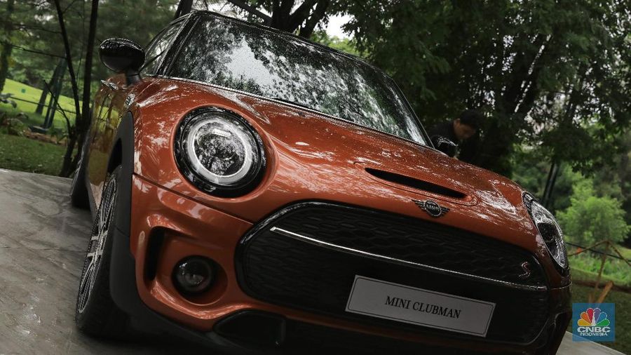 Mobil ikonik ini juga memiliki interior yang mewah dengan sistem transmisi baru dan berbagai penyempurnaan teknologi.
