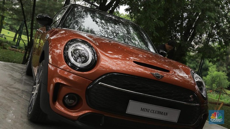 Mobil ikonik ini juga memiliki interior yang mewah dengan sistem transmisi baru dan berbagai penyempurnaan teknologi.