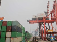 Neraca Dagang RI Surplus Gede, tapi IHSG Malah Loyo