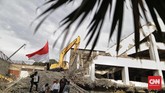 Seniman yang tergabung dalam Forum Seniman Peduli TIM melakukan aksi teatrikal dan orasi di reruntuhan bangunan Graha Bakti Budaya Taman Ismail Marzuki, Jakarta, Jumat, 14 Februari 2020. CNN Indonesia/ Adhi Wicaksono