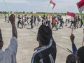 FOTO: Senyum WNI Usai Masa Karantina Virus Corona di Natuna