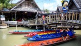 Wisata perahu di pasar terapung Pattaya sepi pada Rabu (12/2) lalu akibat Virus Corona. (Photo by Mladen ANTONOV / AFP)