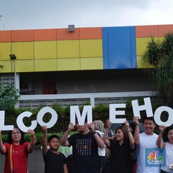 Penampakan WNI dari Wuhan Saat Tiba di Jakarta