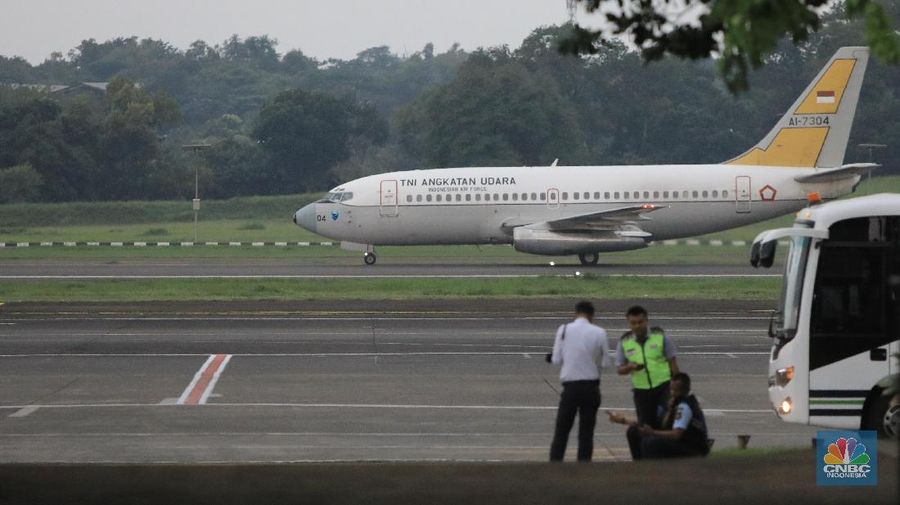 WNI dari China Tiba di Halim Usai Jalani Observasi di Natuna