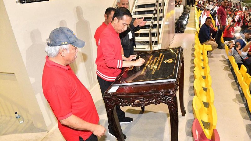 Buat piala dunia, Jokowi resmikan Stadion Manahan Solo, Sabtu (15/2/2020).