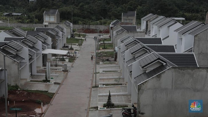 Target Tingkatan Layanan Transaksi Digital Pembayaran KPR Suasana Perumahan Fasilitas Likuiditas Pembiayaan Properti (FLPP) di Cibarengkok Pengasinan, Kec. Gn. Sindur, Bogor, Jawa Barat, Senin (17/2/2020). PT Bank Tabungan Negara (BTN) (Persero) Tbk pada tahun 2020 meningkatkan layanan transaksi digital untuk menggaet calon debitur Kredit Pemilikan Rumah (KPR). (CNBC Indonesia/Muhammad Sabki)
