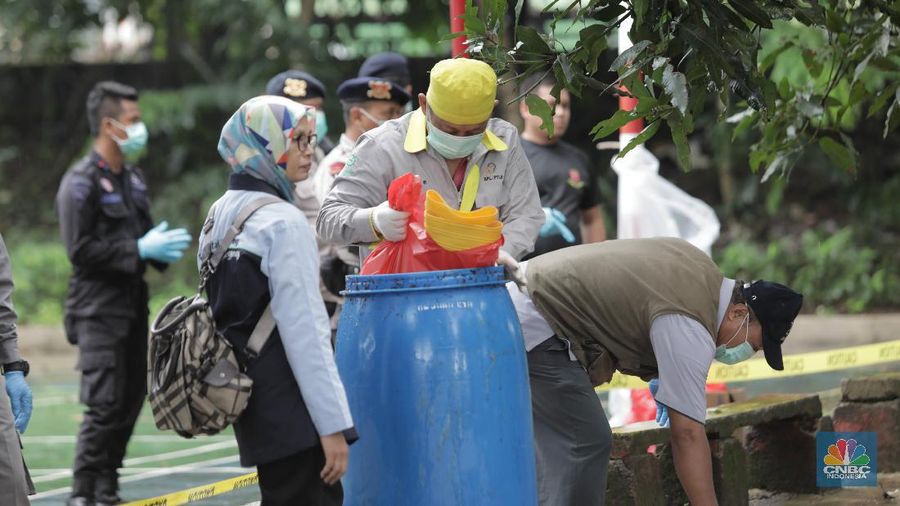 Bapeten belum mengetahui apakah limbah radioaktif tersebut sengaja dibuang oleh seseorang atau ada kemungkinan lain.