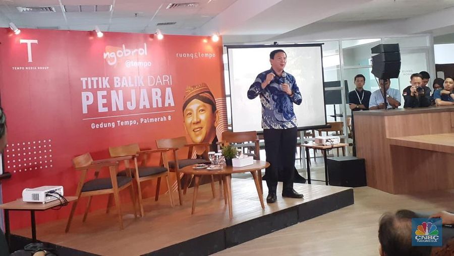 Ahok jadi juru endorse Pertamina terdepan, mau foto bareng wajib install aplikasi Pertamina dulu