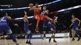 Giannis Antetokounmpo dan rekan-rekan yang sempat tertinggal pada kuarter pertama, bangkit pada gim kedua dan mempertahankan keunggulan hingga laga hampir berakhir. (AP Photo/Nam Huh)