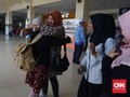 Tangis Haru Keluarga Sambut Mahasiswa Aceh Pulang dari Wuhan