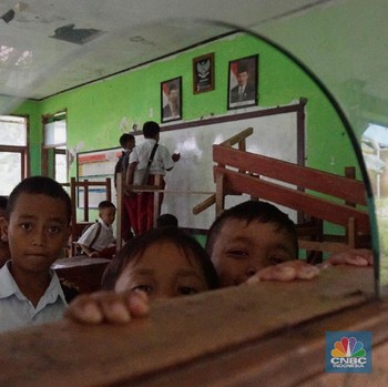 Mas Nadiem, Help! Ruang Kelas SD di Bogor ini Rusak Parah