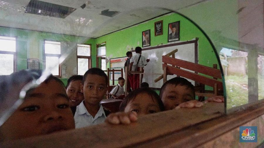 SDN Kamulyaan berada di RT 02/RW 06, Desa Putat Nutug, Kecamatan Ciseeng, Kabupaten Bogor, Jawa Barat.