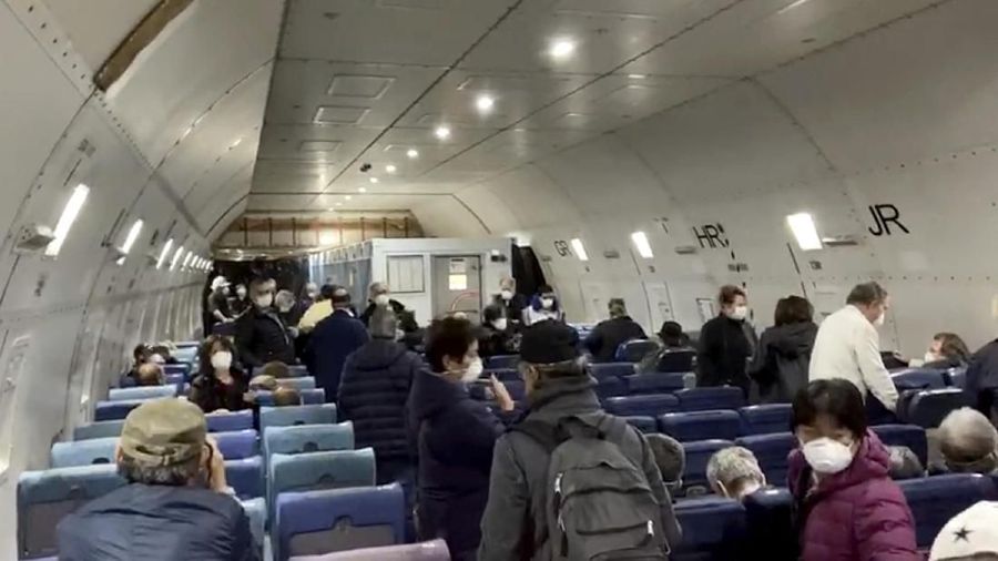 Amerika Serikat mengevakuasi warganya dari Kapal Pesiar Diamond Princess yang dikarantina oleh Jepang akibat COVID-19 yang menyebar karena virus corona.