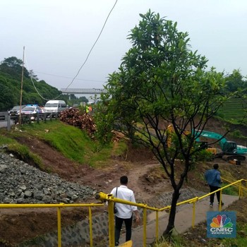 Longsor Cipularang Hingga Korban Corona Berjatuhan di Korsel