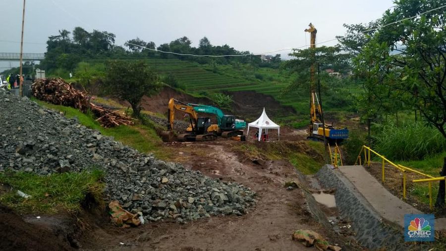 Demikian dikatakan Basuki saat meninjau lokasi longsor, Senin (17/2/2020).