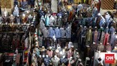 Bagi penggemar batik yang tak punya waktu berbelanja di daerah aslinya, sentra batik di Thamrin City bisa menjadi solusinya. (CNNIndonesia/Safir Makki)