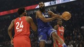 Tim LeBron mulai bangkit pada kuarter keempat. James Harden membuat skor menjadi sama kuat 146-146 dan laga berlangsung sengit hingga detik-detik akhir. (AP Photo/Nam Huh)