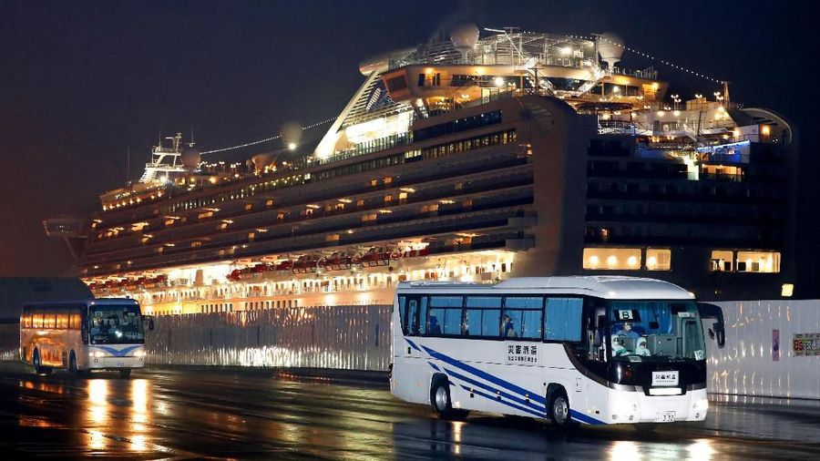 Amerika Serikat mengevakuasi warganya dari Kapal Pesiar Diamond Princess yang dikarantina oleh Jepang akibat COVID-19 yang menyebar karena virus corona.