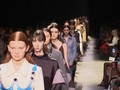 VIDEO: Corona 'Papar' Christopher Kane di London Fashion Week
