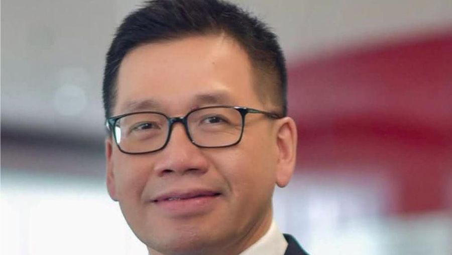 Sebelum di Bank Mandiri, Hariyanto pernah bekerja di McKinsey & Company sebagai Konsultan.