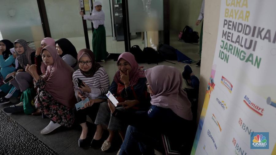 Bayar SPP melalui Gopay (CNBC Indonesia/Muhammad Sabki)