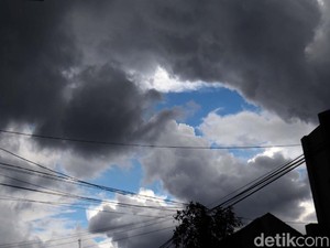 Langit Bandung, Senin 22 Desember 2025: Mendung Sejak Pagi