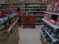 Nasib Orang RI Kini: Gaji Tetap, Jajan Naik, Utang Menumpuk