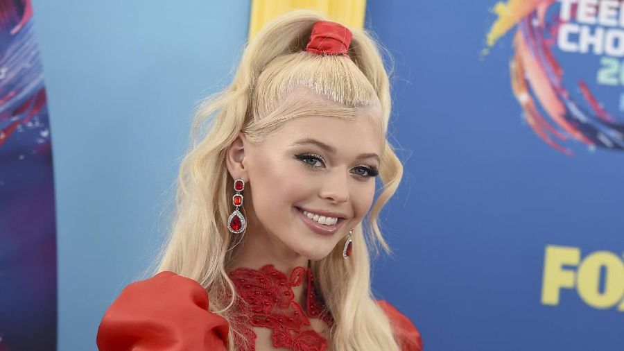 Sama seperti media sosial lainnya, TikTok pun melahirkan selebriti-selebriti baru yang tidak kalah pamornya dengan artis lain dari Instagram maupun YouTube.
