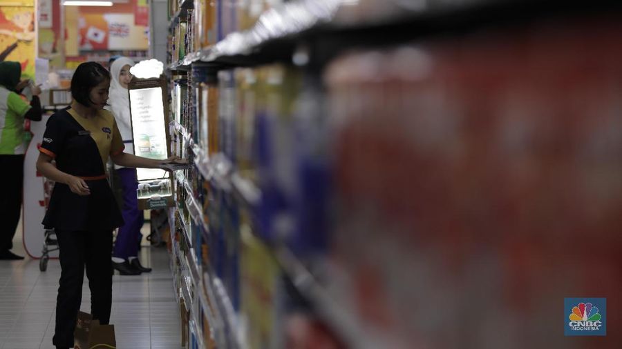Sertifikasi halal dinilai menjadi aspek penting dalam bisnis makanan di Tanah Air. Hal itu berkaitan dengan rasa aman seiring garansi yang diberikan atas produk atau jasa yang dibeli.

Ketua Indonesia Halal Lifestyle Center (IHLC) Sapta Nirwandar mengatakan, untuk perusahaan besar seperti PT Indofood Sukses Makmur Tbk (INDF), tak bisa dimungkiri sertifikasi halal menambah penjualan produk yang dihasilkan.

