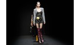 Milan Fashion week masih dibayangi oleh wabah virus corona atau Covid-19. Sama seperti pekan mode di negara lainnya, Milan Fashion Week juga diwarnai dengan mundurnya ribuan desainer, buyers, dan jurnalis China. (AP Photo/Antonio Calanni)