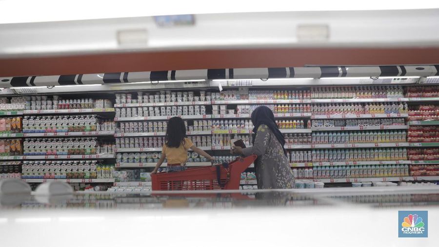 Sertifikasi halal dinilai menjadi aspek penting dalam bisnis makanan di Tanah Air. Hal itu berkaitan dengan rasa aman seiring garansi yang diberikan atas produk atau jasa yang dibeli.
Ketua Indonesia Halal Lifestyle Center (IHLC) Sapta Nirwandar mengatakan, untuk perusahaan besar seperti PT Indofood Sukses Makmur Tbk (INDF), tak bisa dimungkiri sertifikasi halal menambah penjualan produk yang dihasilkan.