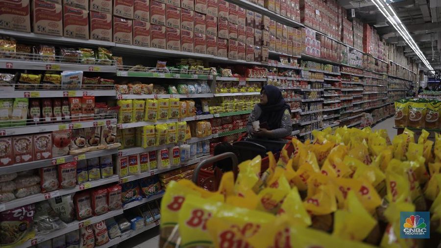 Ilustrasi Supermarket (²©²ÊÍøÕ¾/Tri Susilo) Sertifikasi halal dinilai menjadi aspek penting dalam bisnis makanan di Tanah Air. Hal itu berkaitan dengan rasa aman seiring garansi yang diberikan atas produk atau jasa yang dibeli.
Ketua Indonesia Halal Lifestyle Center (IHLC) Sapta Nirwandar mengatakan, untuk perusahaan besar seperti PT Indofood Sukses Makmur Tbk (INDF), tak bisa dimungkiri sertifikasi halal menambah penjualan produk yang dihasilkan.