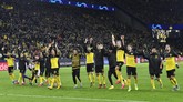 Para pemain Borussia Dortmund merayakan kemenangan di leg pertama atas PSG. Selanjutnya Dortmund akan bertandang ke markas PSG pada 11 Maret mendatang. (AP Photo/Martin Meissner)