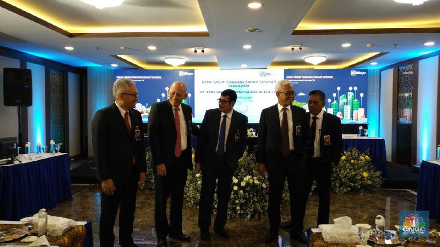 RUPST PT Bank Rakyat Indonesia Agroniaga Tbk (AGRO) (BRI Agro) menyetujui pengangkatan Ebeneser Girsang sebagai Direktur Utama perusahaan.