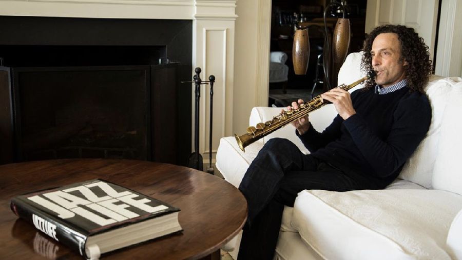 Wabah corona berdampak pada pengunduran konser sejumlah musisi internasional. Salah satunya adalah Kenny G. 