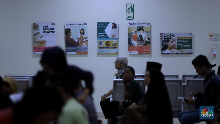 Antrian Pasien BPJS Kesehatan (CNBC Indonesia/Muhammad Sabki)