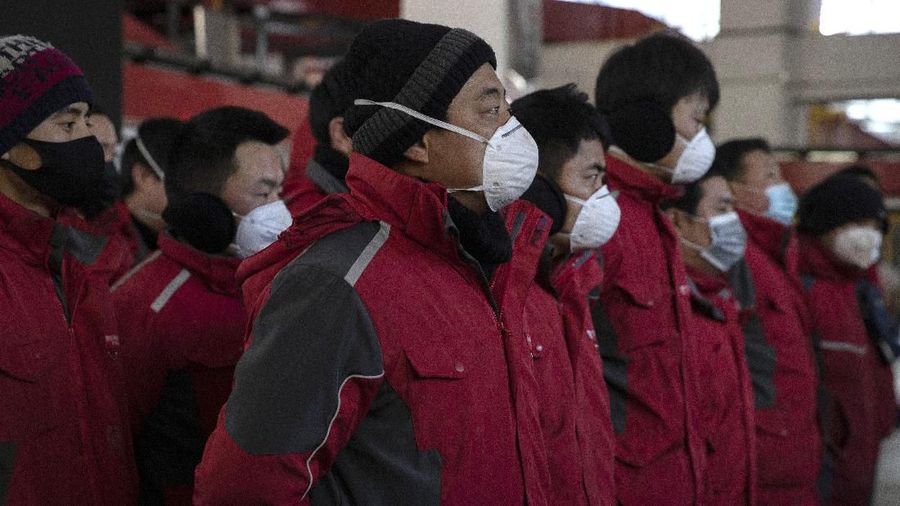 Virus corona membuat warga di China memilih menetap di rumah. E-commerce menjadi andalan warga untuk bertahan hidup.