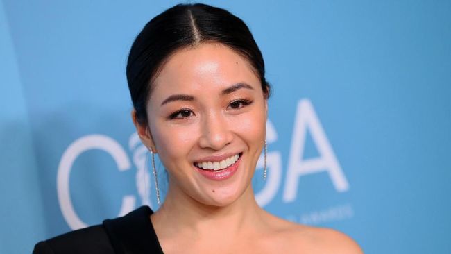 Demi Peran, Constance Wu Menyamar Jadi Penari Erotis