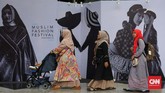 Tak hanya pameran produk fashion, makanan halal saja. Muslim Fashion Festival 2020 juga menggelar fashion show busana muslim. CNNIndonesia/Safir Makki
