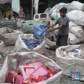 Sampah Plastik Bisa Datangkan Uang Puluhan Juta Rupiah