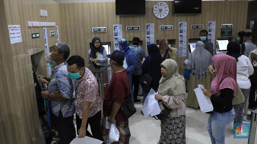 Antrian Pasien BPJS Kesehatan (CNBC Indonesia/Muhammad Sabki)
