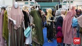 Konsumsi fashion muslim di Indonesia setiap tahunnya bertumbuh sekitar 18 persen per tahun. CNNIndonesia/Safir Makki