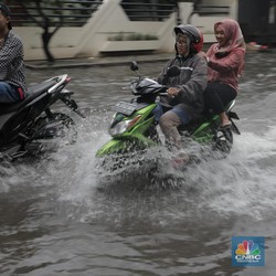 Awas Banjir! Jabodetabek Diprediksi Hujan Sampai 22.00 WIB