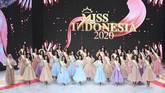 Sebanyak 34 finalis dari seluruh daerah di Indonesia bertarung memperebutkan mahkota Miss Indonesia 2020 pada Kamis (20/2) malam. Sebelumnya mereka menjalani proses karantina selama hampir satu bulan lamanya. (ANTARA FOTO/M Risyal Hidayat/aww)